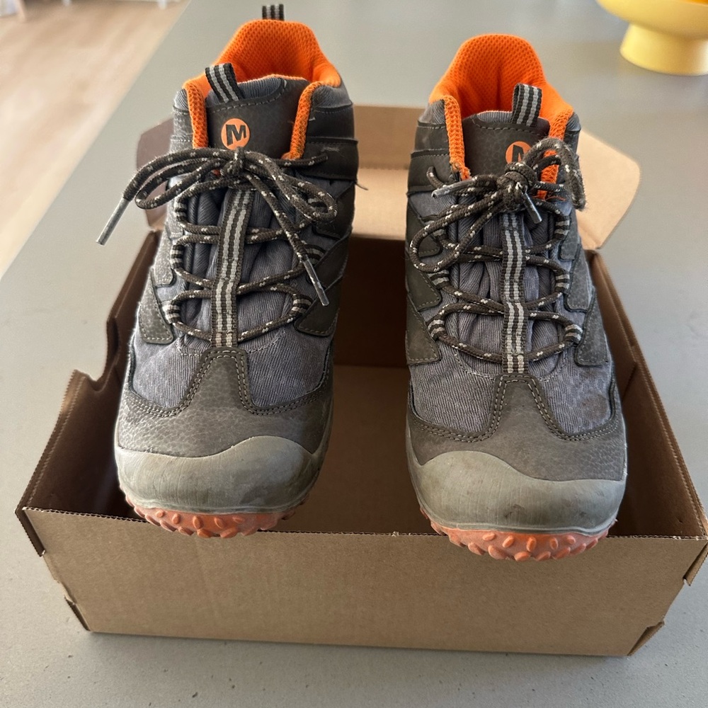 Merrell chameleon waterproof boots youth sz 3m.